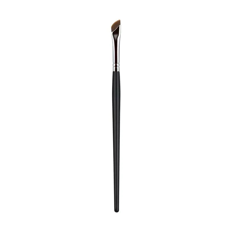 Pincel de maquillaje con borde en forma de hoz en ángulo